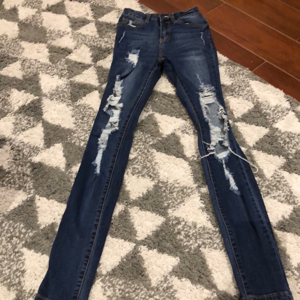 Destressed skinny jeans